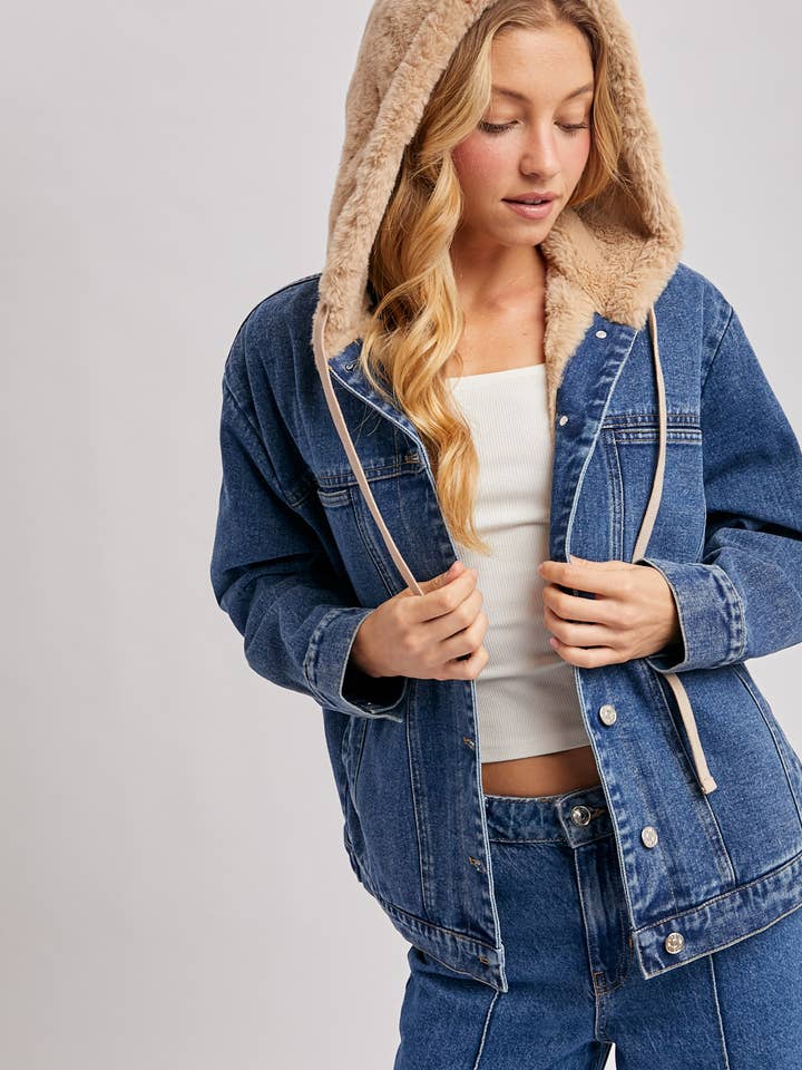 Bluivy – wholesale Jeansjackor – Dam – Knäppt jeansjacka med fuskpäls och huva6