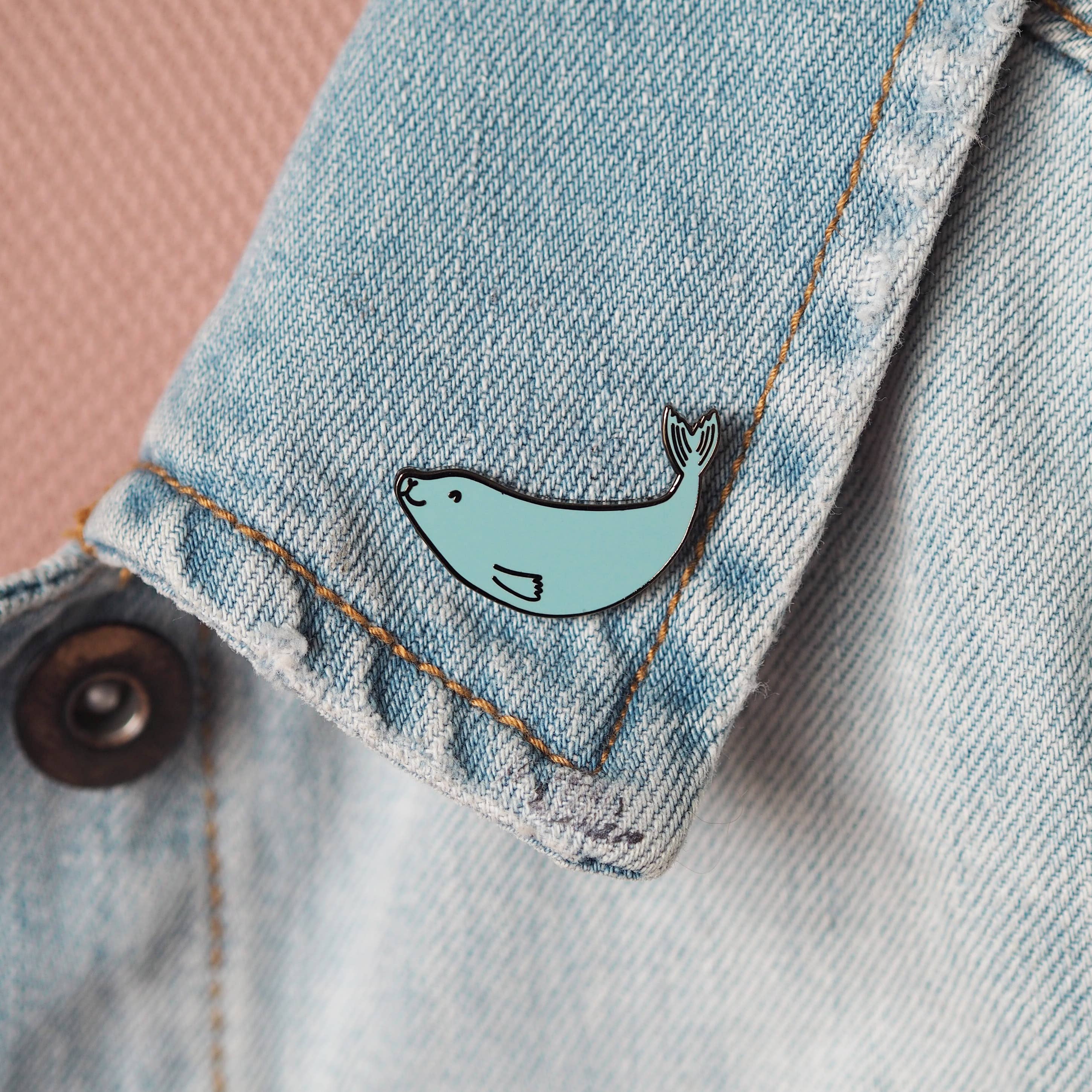 Nutmeg and Arlo - Vente Épinglettes/boutons - Goupille en émail de natation