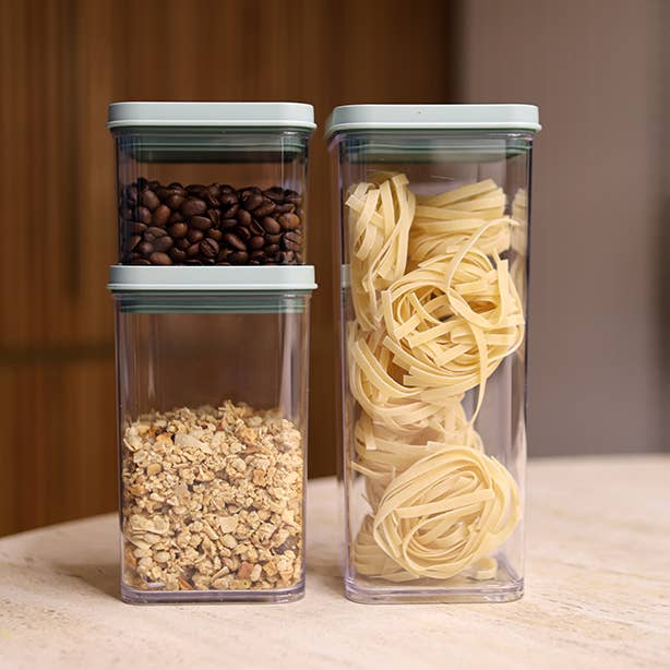 Menastyl – wholesale Food storage container – Airtight 500ml plastic container with green lid1