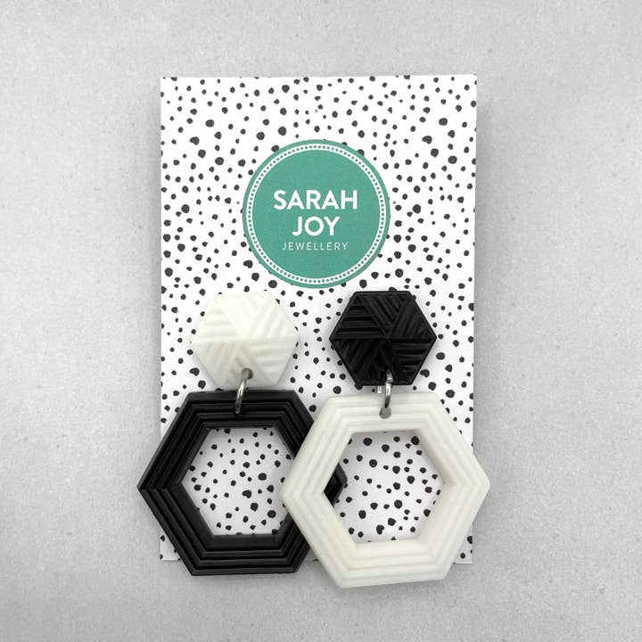 Pendientes hexagonales que no coinciden para venta al por mayor de Sarah Joy Jewellery