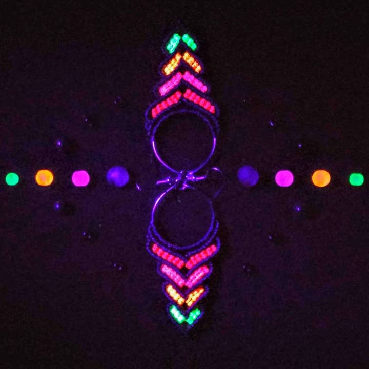 Orecchini Neon Rave | Orecchini Boho Chevron per la vendita all'ingrosso da parte di Hang Loose Creations