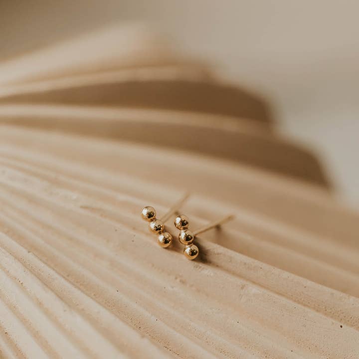 Hello Adorn – Großhandel Ohrstecker – Dreifach gepunktete Ohrstecker | Füllung aus 14-karätigem Gold und Sterlingsilber0