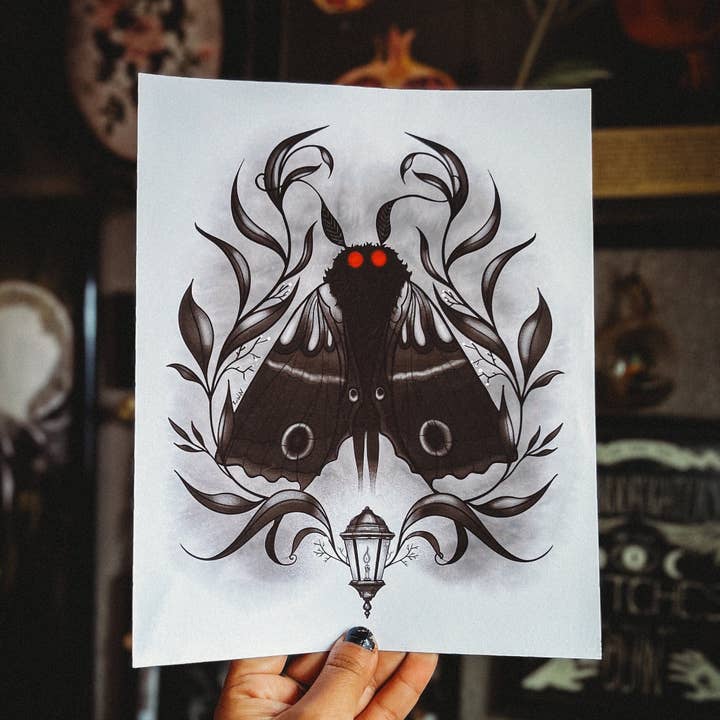Impression artistique inspirée du cryptide Mothman pour la vente par Raicodoll