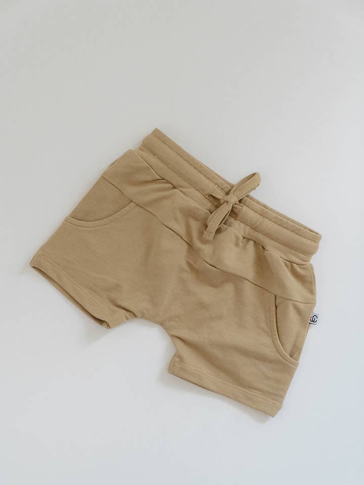 Pantaloncini - Desert Tan per la vendita all'ingrosso da parte di Jettson Cole LLC