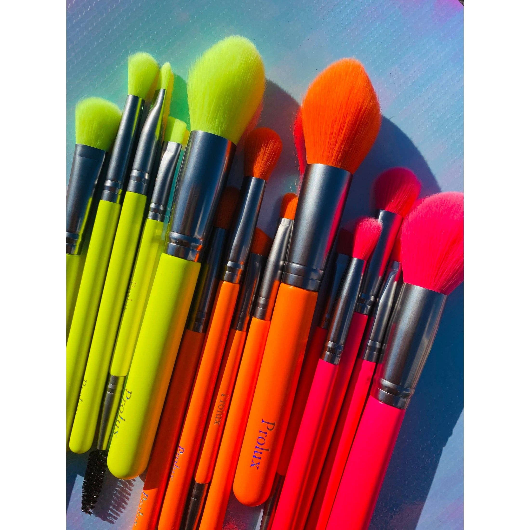 VIAI Beauty - Wholesale Makeup Brush Set - Deluxe 5 Piece Neon Brush Set9
