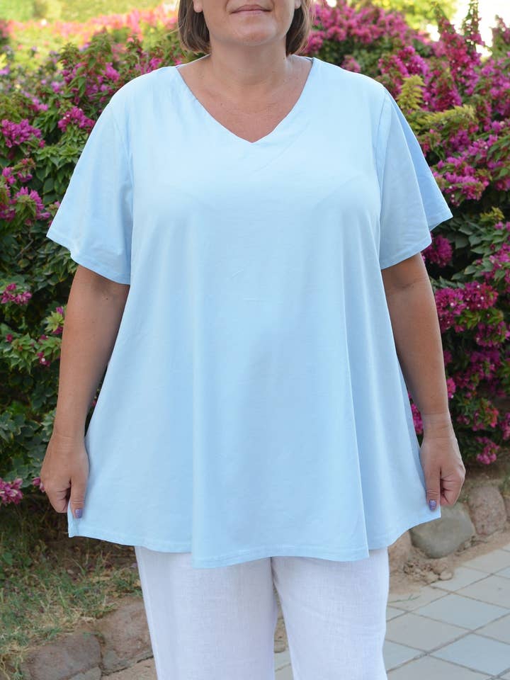 Basic T-shirt i bomuld med svingende V-hals - 10520 for engroshandel hos Jeld Wholesale