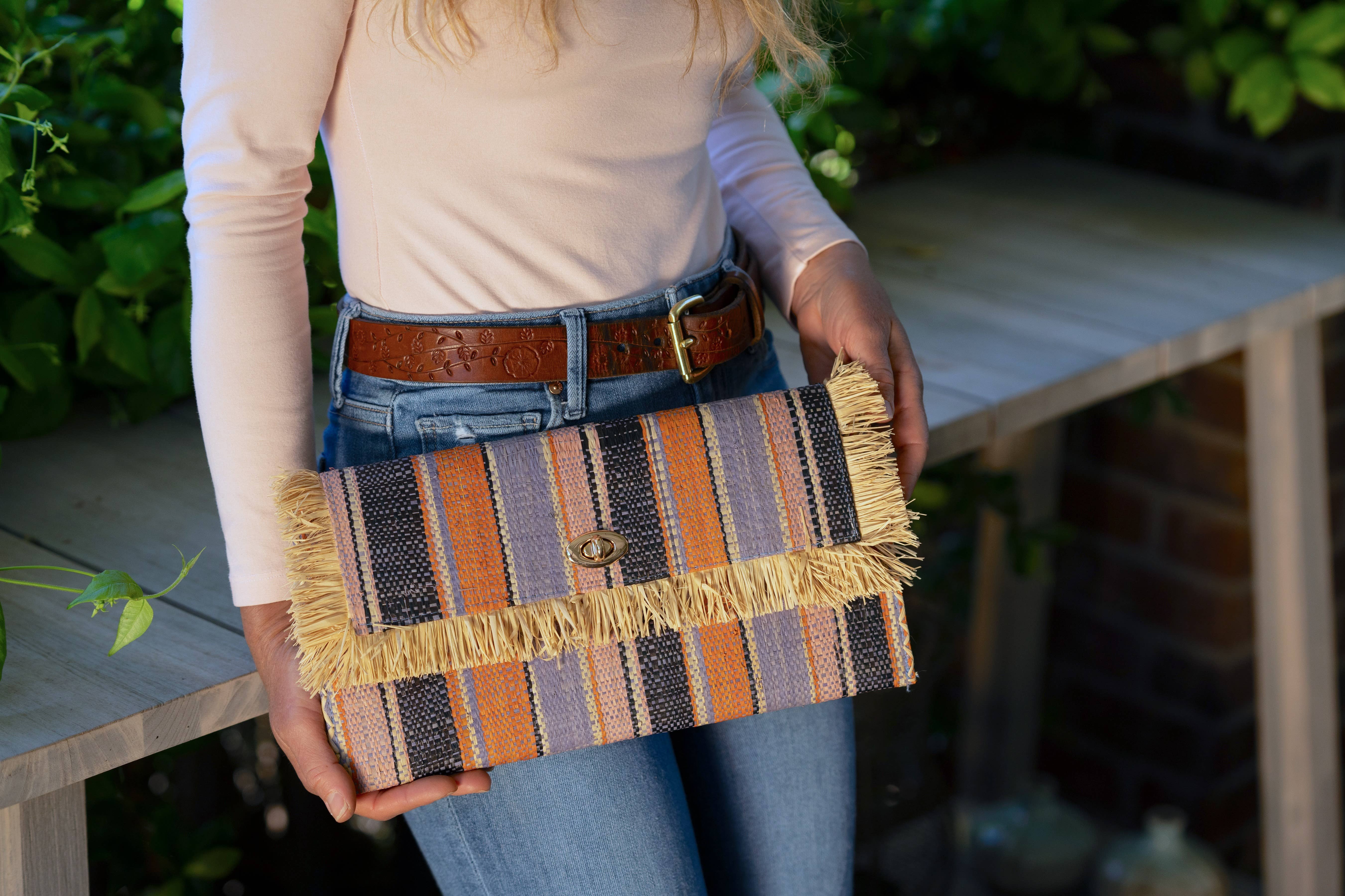 Shebobo - Vente Pochette – femme - Pochette Sophie en paille avec bordure à franges brutes21