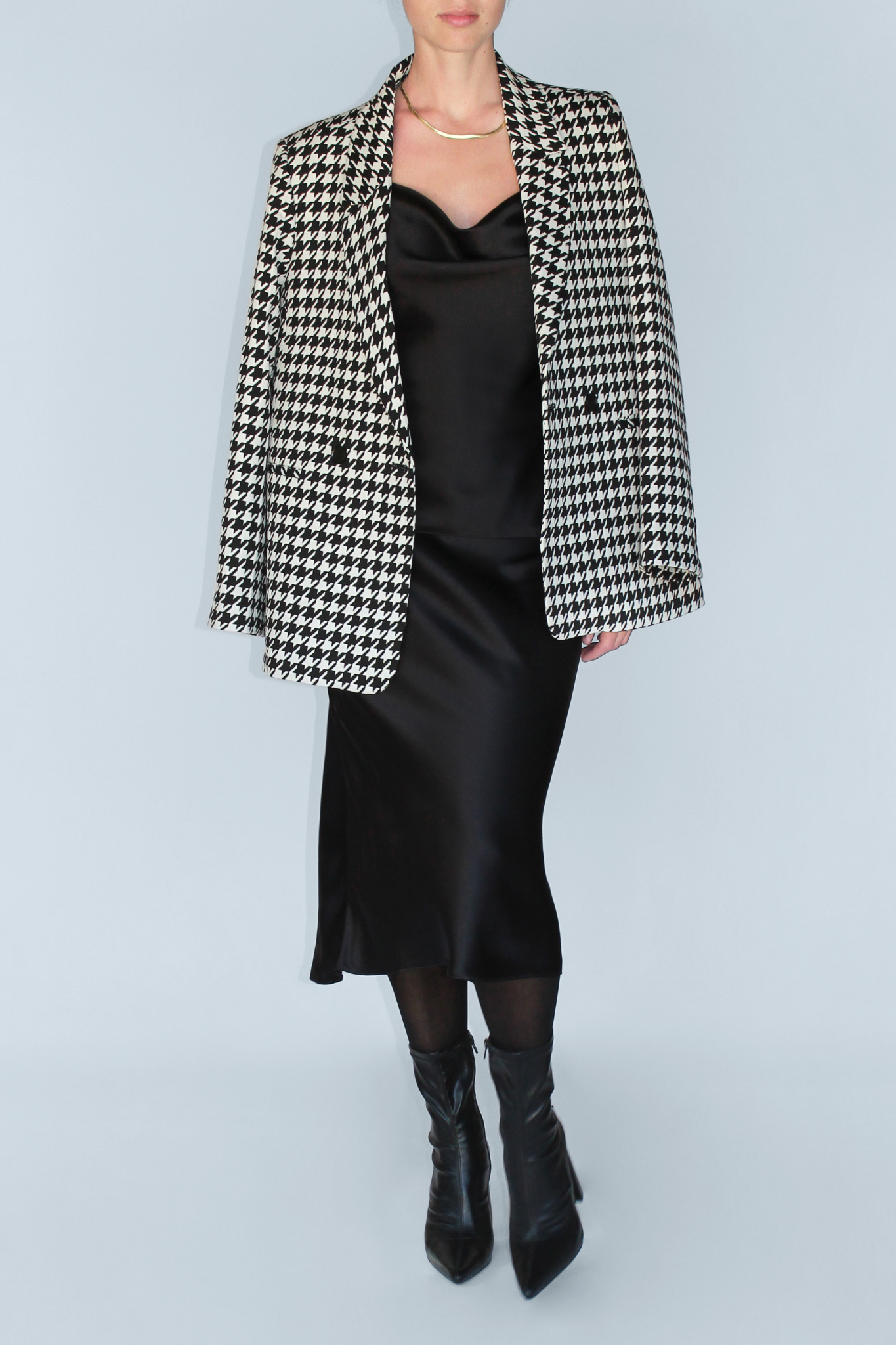 Jacoba Jane - Vendita all'ingrosso Camicetta - Donna - Blusa con collo ad anello in raso di seta Lucie | Nero2