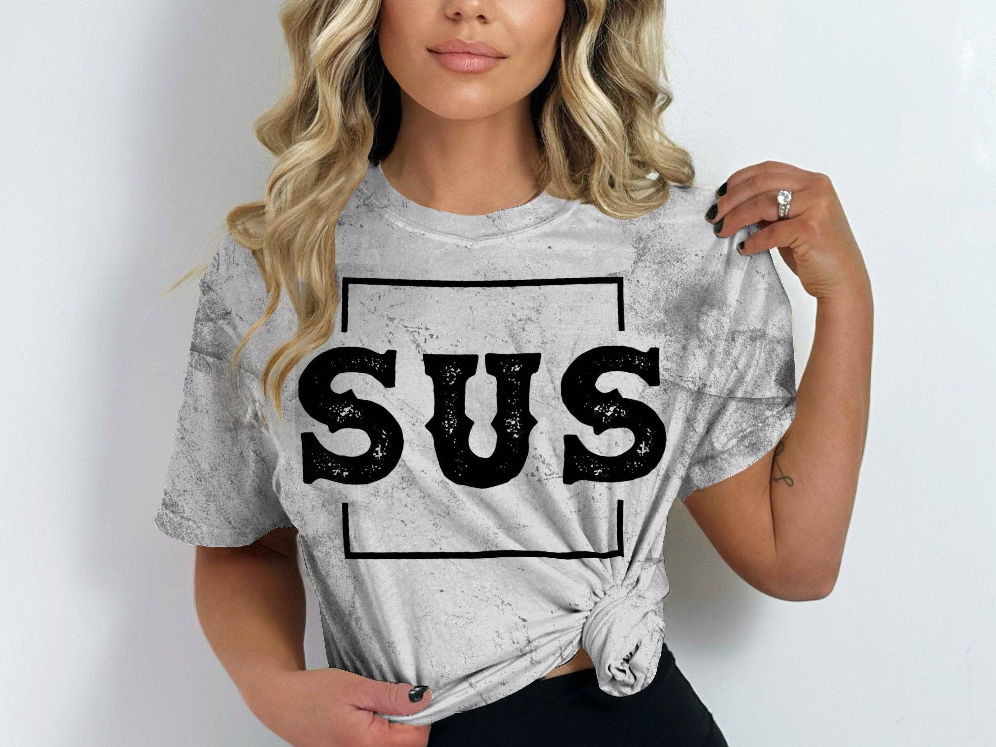 FreakyTeeFactory - Wholesale T-shirt met print - Dames - Trendy SUS graphic t-shirt in urban streetwearstijl, unisex casual top25