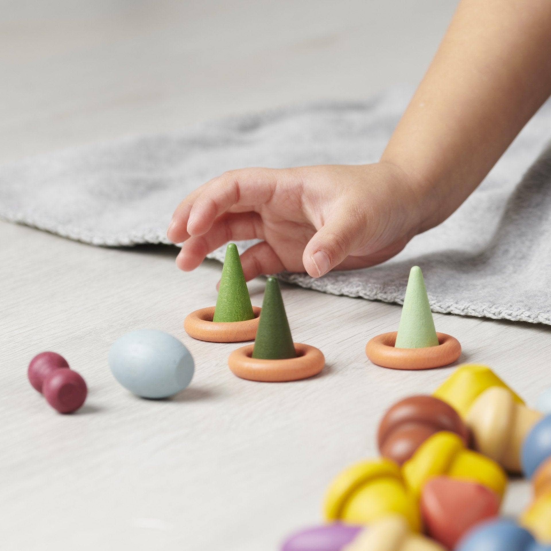 Commotion (Europe) BV – Großhandel Holzspielzeug – Kinder – Wooden Treasures Probier-Set – 42-teilig1