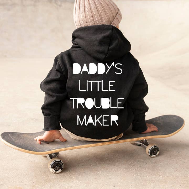 Sudadera con capucha para jóvenes «Daddy's Little Trouble Maker» para venta al por mayor de L.A. Wave Co.