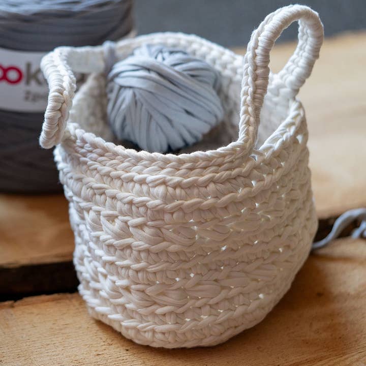 DIY Crochet Kit Revisto Basket Off-White for wholesale by Hoooked Yarns