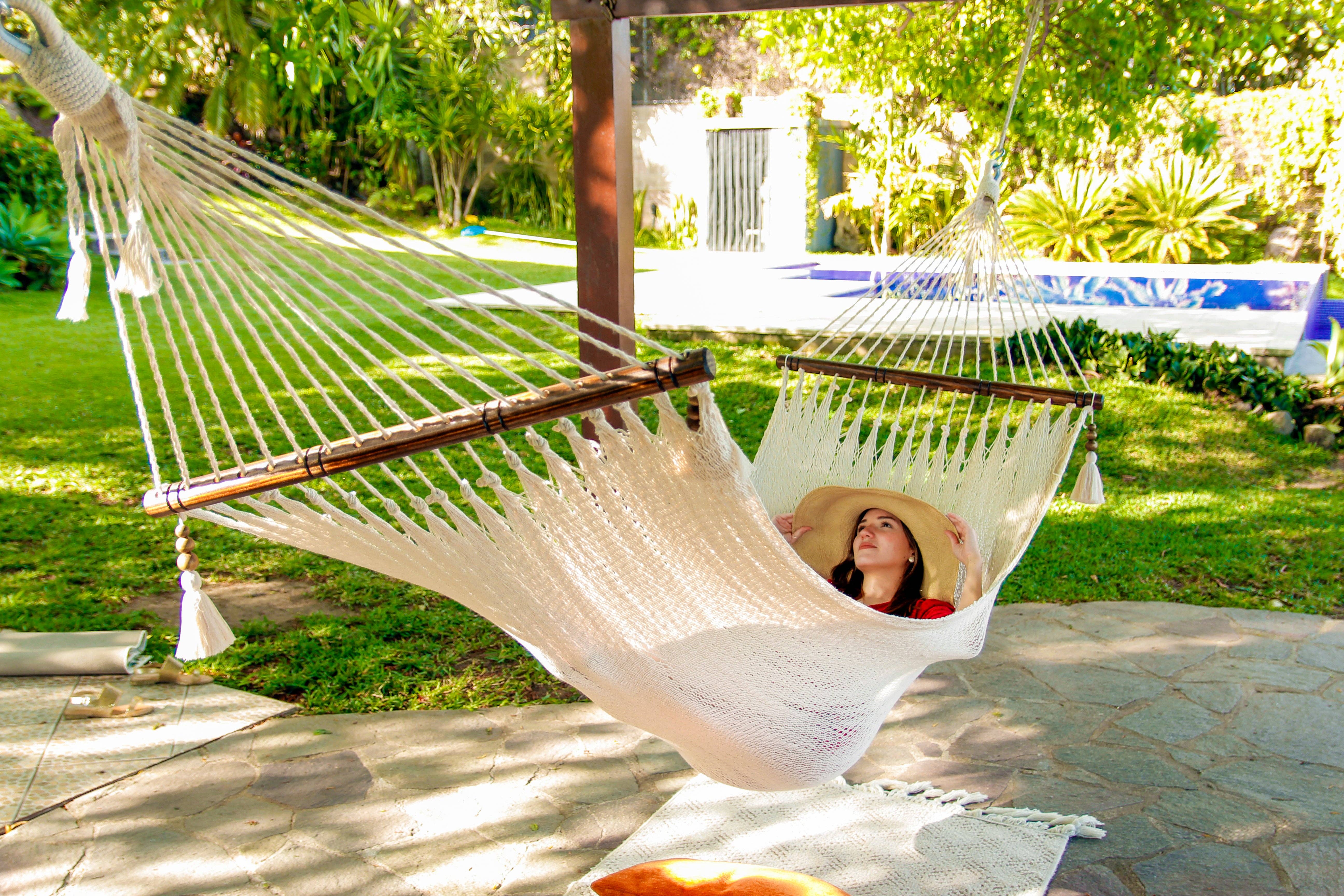 Limbo Imports Hammocks - Wholesale Hammock - Artisan Woven White Hammock With Wood Spreader - Best-seller4