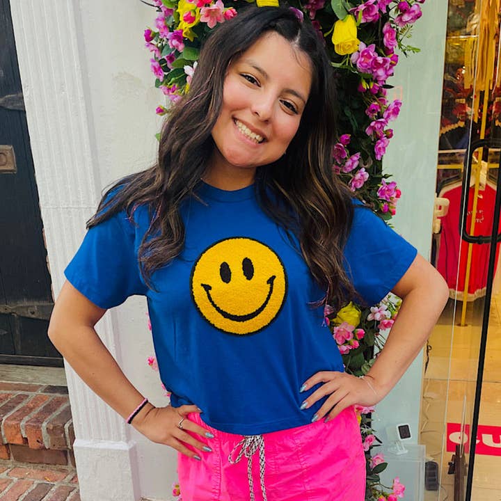 Top corto Soho Happy™ Face per la vendita all'ingrosso da parte di cutandcropped