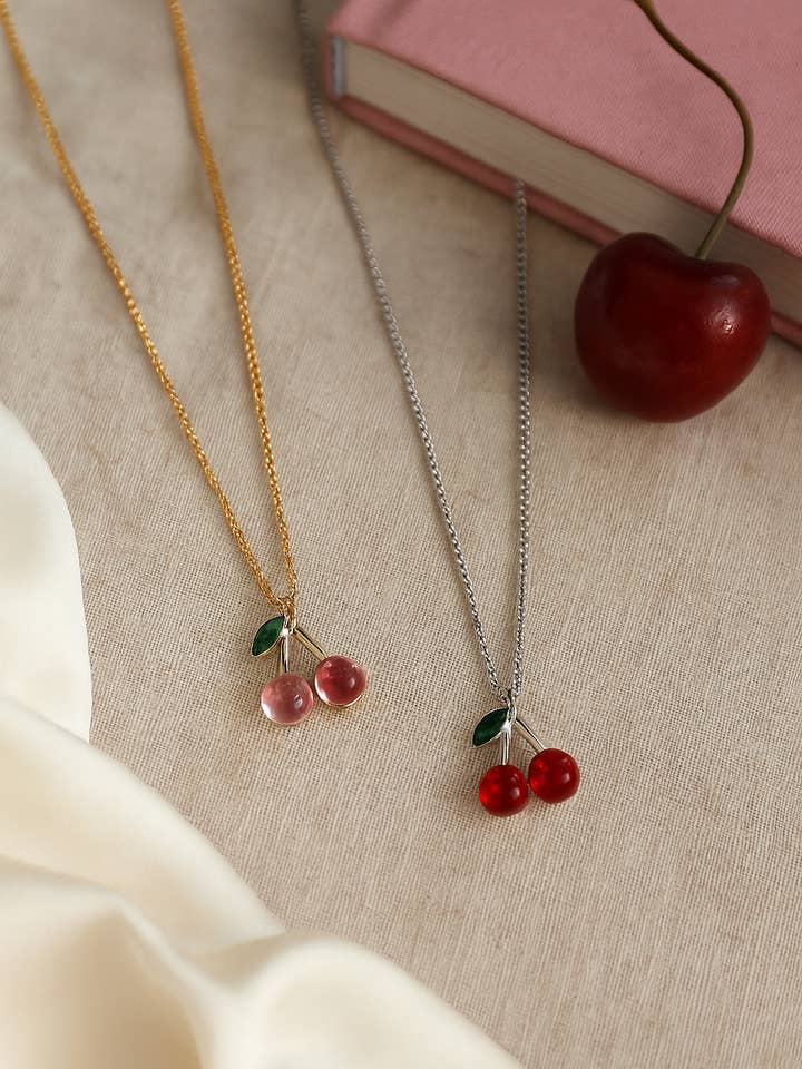 Kirsebær på Toppen Dobbeltlags Rhinsten og Kæder Halskæde for engroshandel hos The Bling Barn
