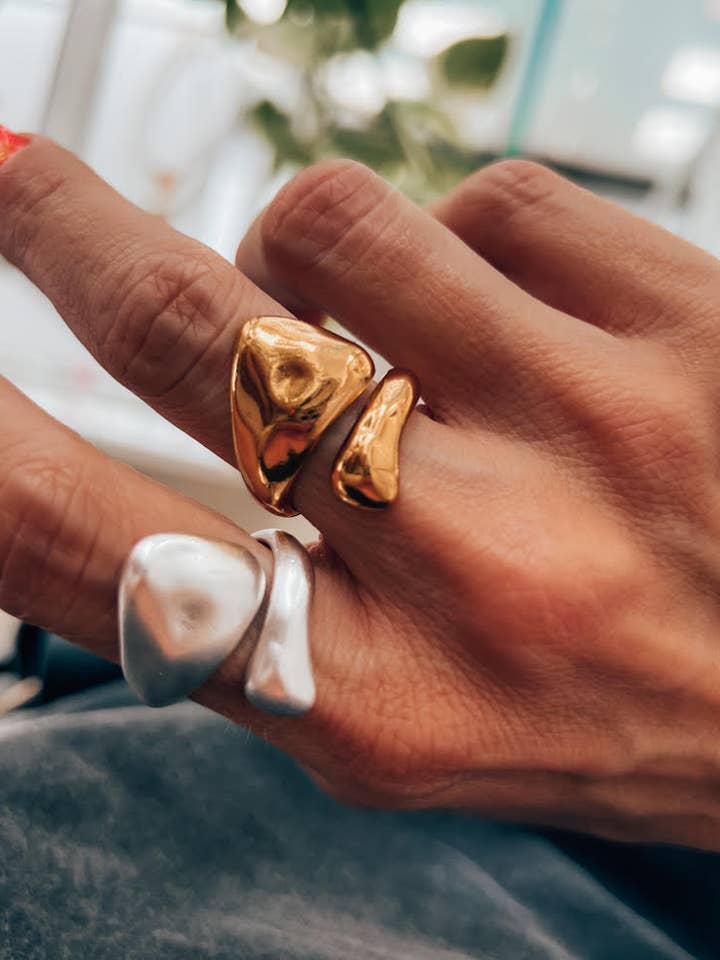 Chunky hammered rings in silver and gold for wholesale by Goupi