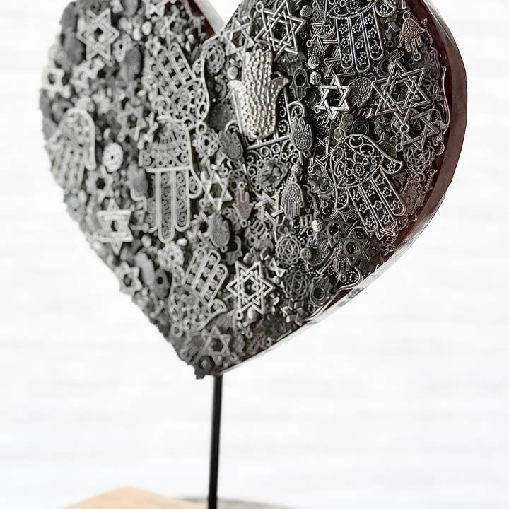 JEWISHJOY.co - Wholesale Decorative Tabletop Object - Heart on Stand - 2025.022