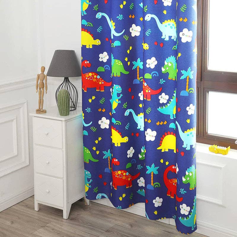 BOD HOME – wholesale Gardin – MÖRKLÄGGNINGSGARDIN MED TECKNAT TRYCK - BLÅ DINOSAURIE 140*260cm1