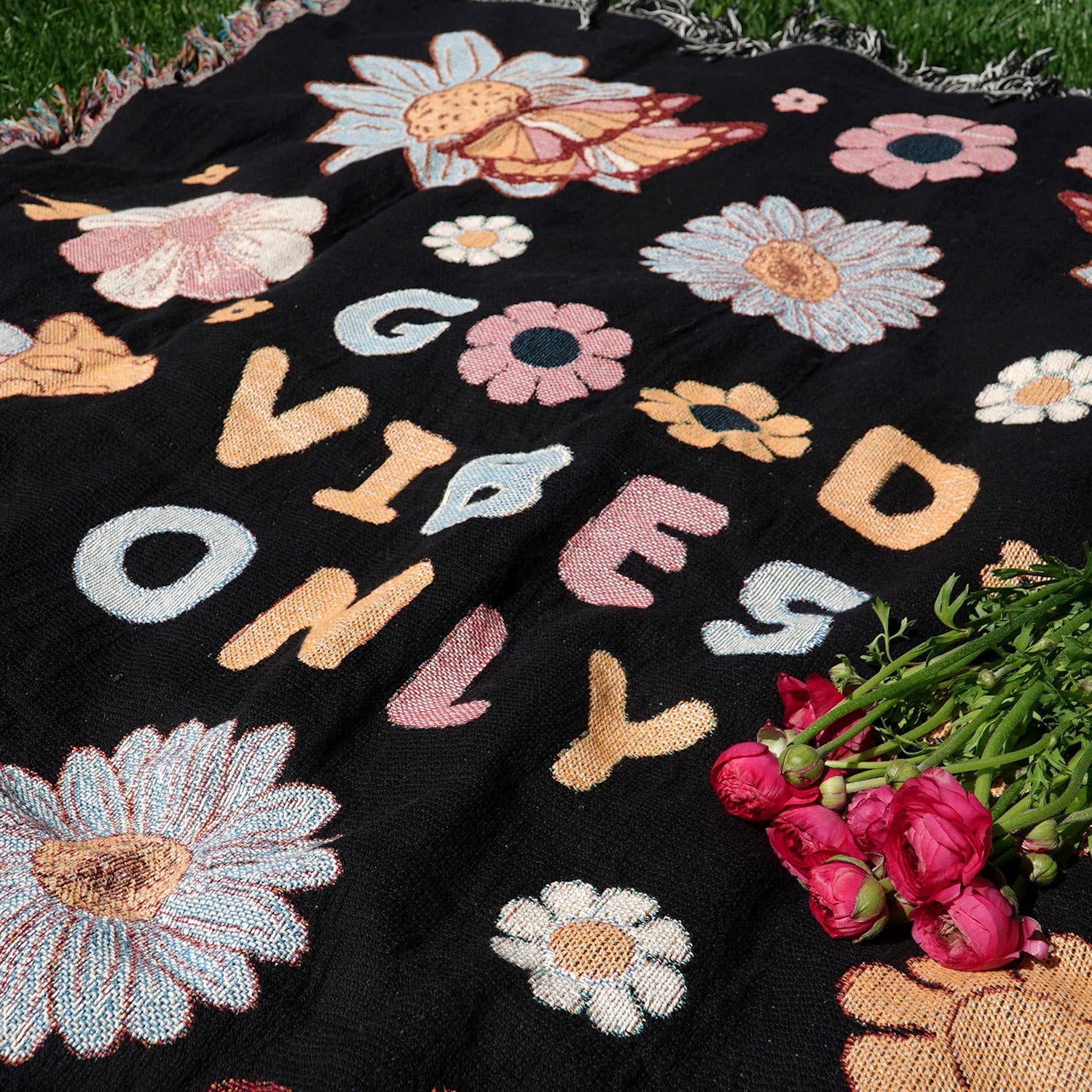 Relatable Basic - Wholesale Throw Blanket - Good Vibes Only Spring Woven Throw Blanket Jacquard Fringe4