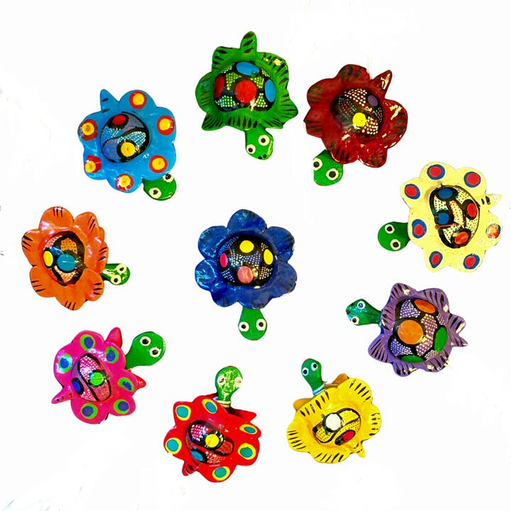 Figurines de tortues d'eau en résine à tête branlante - fabriquées par un artisan de l'Amazonie péruvienne pour la vente par Amazon Ecology