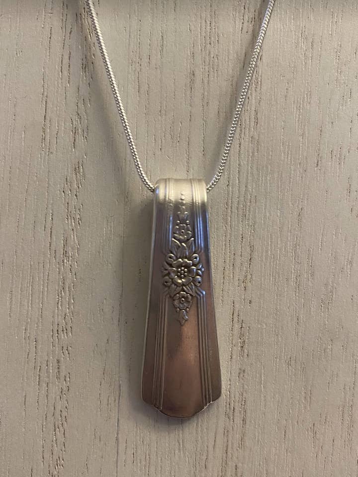 Collier Desire pour la vente par Fly Me To The Spoon