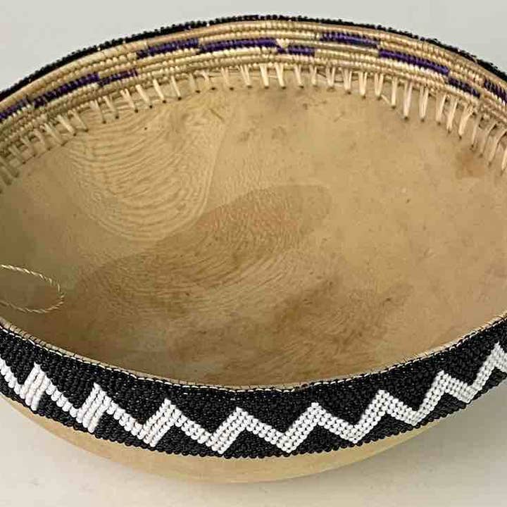 The Niger Bend - Vente Assiettes/plats/bols de décoration - Bol en bois clair noir & blanc bord perlé « Imbehe » Rwanda | 10"4