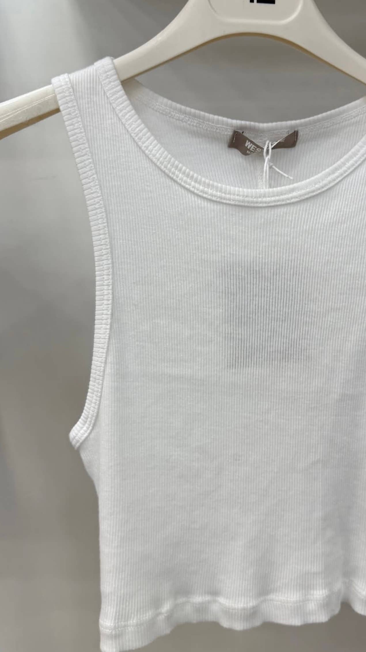 Chilli Girl Collection - Wholesale Tank Top - Women's - Basic round neck tank top3