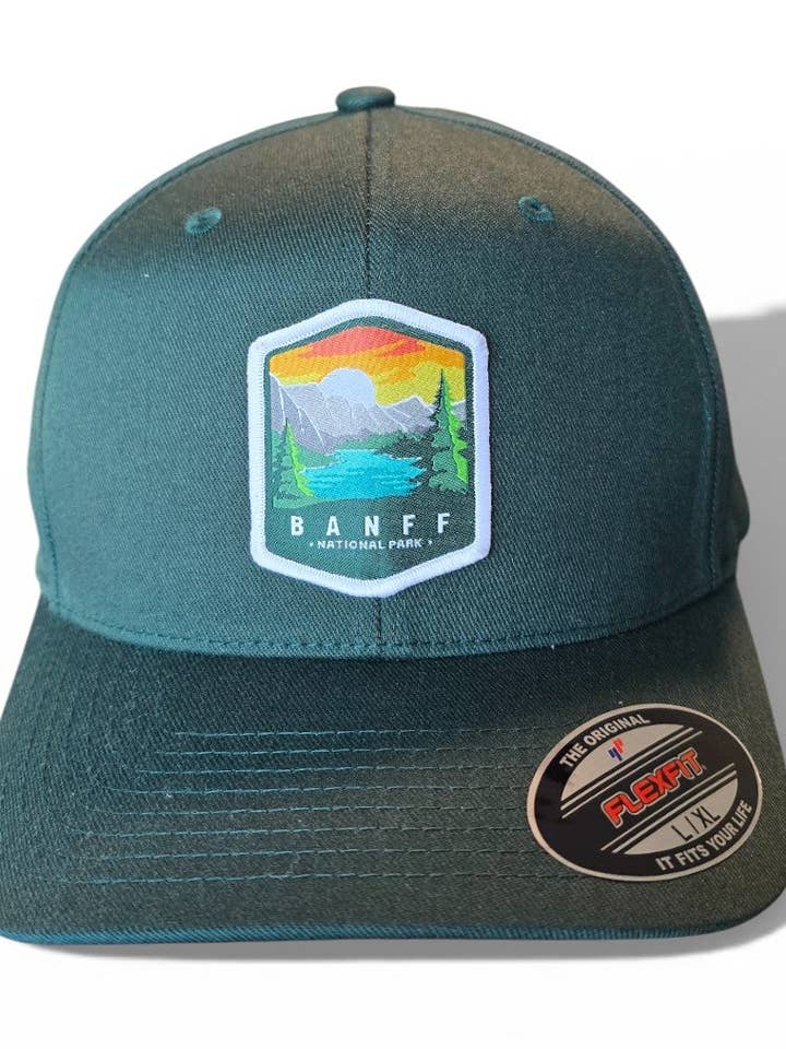 Casquette ajustée du parc national de Banff - Équipement de randonnée et de camping pour la vente par Moove Headwear