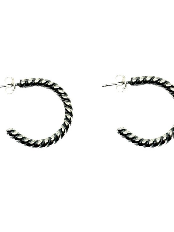 Gedraaide hoepels voor wholesale door SchaeferWorks Jewelry