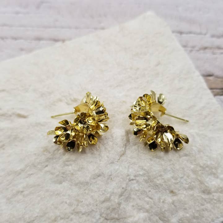 Geometric Stacked Flower C-Shaped Earrings for wholesale by Treasure Wholesale