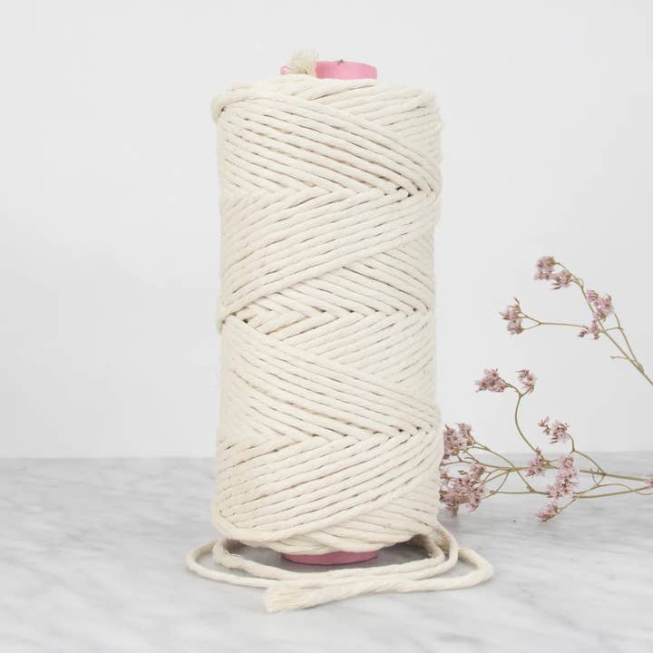 Filo in cotone riciclato naturale da 5 mm, 0,5 kg per la vendita all'ingrosso da parte di fūnem studio