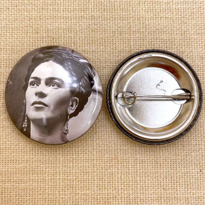 Tesoros Trading Company – Alfinete/botão de lapela por atacado – Botão Foto Frida0