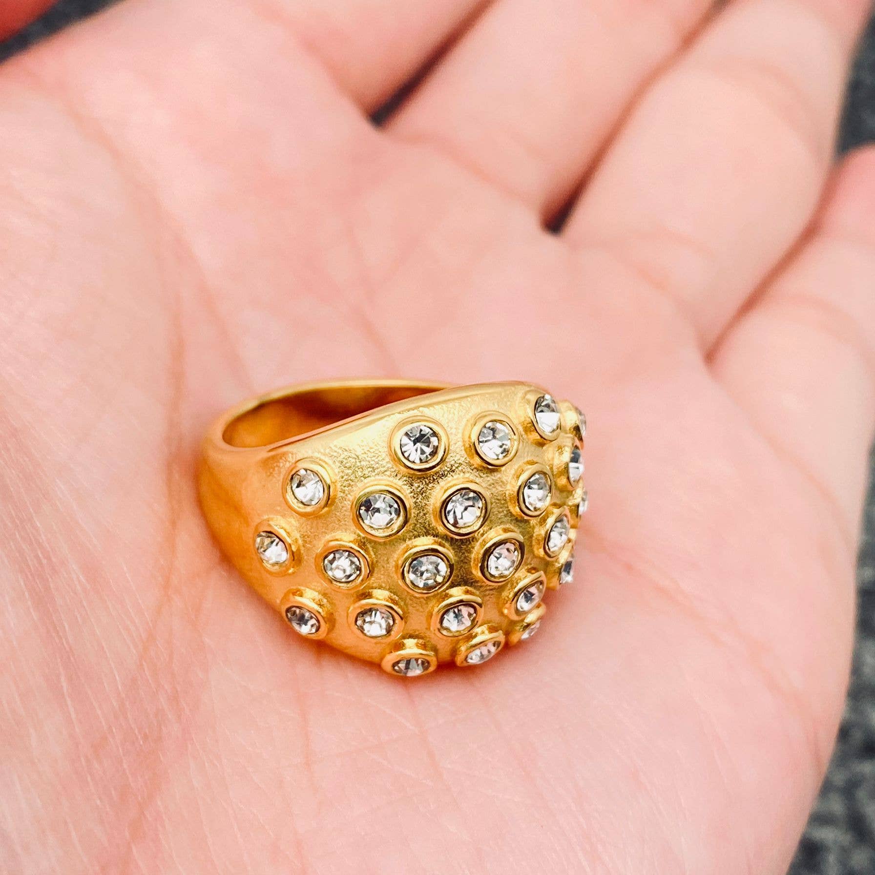 Mio Queena – Großhandel Mehrsteinige Ringe – Ring mit farbigem Zirkon-Blasendesign, 18 Karat vergoldet — FGS6