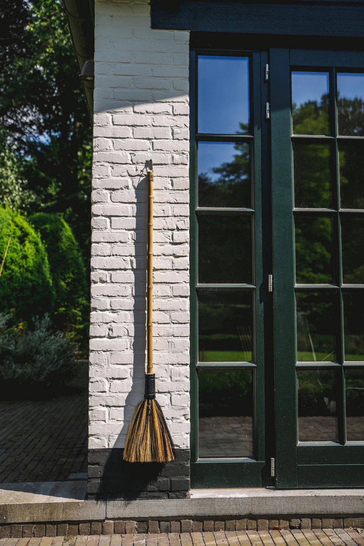 Bazar Bizar Living - Wholesale Broom - The Big Broom - Natural Black4