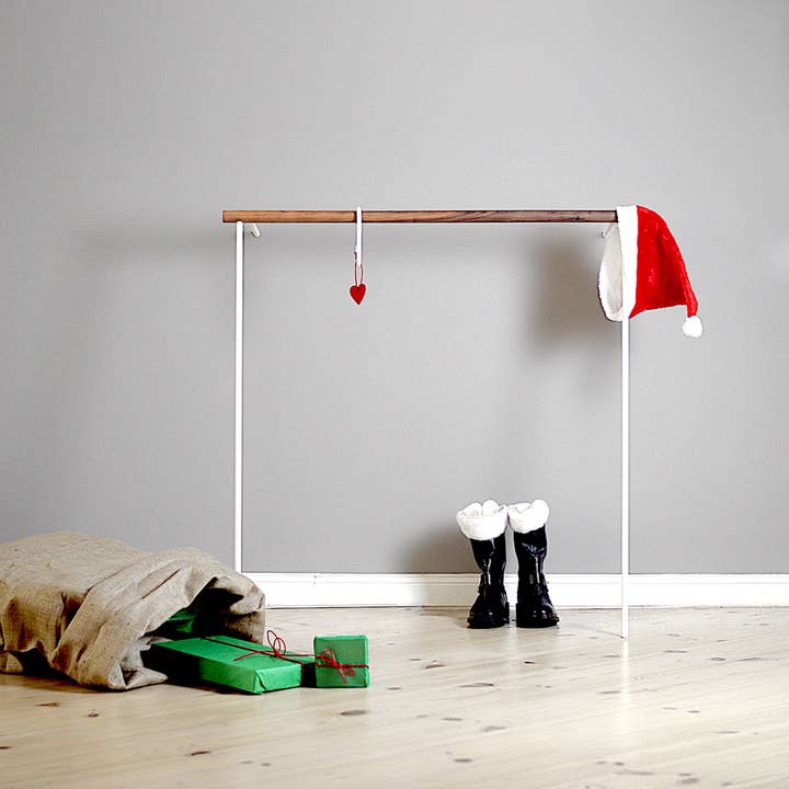 roomsafari - Venta al por mayor Percheros - LITTLE LEANON II perchero inclinado tamaño L2