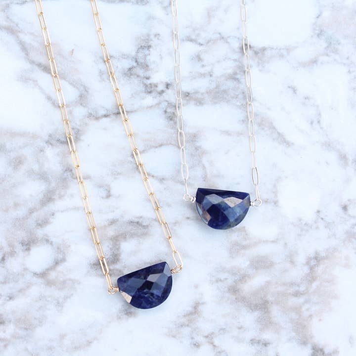 Halve maan edelsteen op paperclip-ketting voor wholesale door Plumage Jewelry