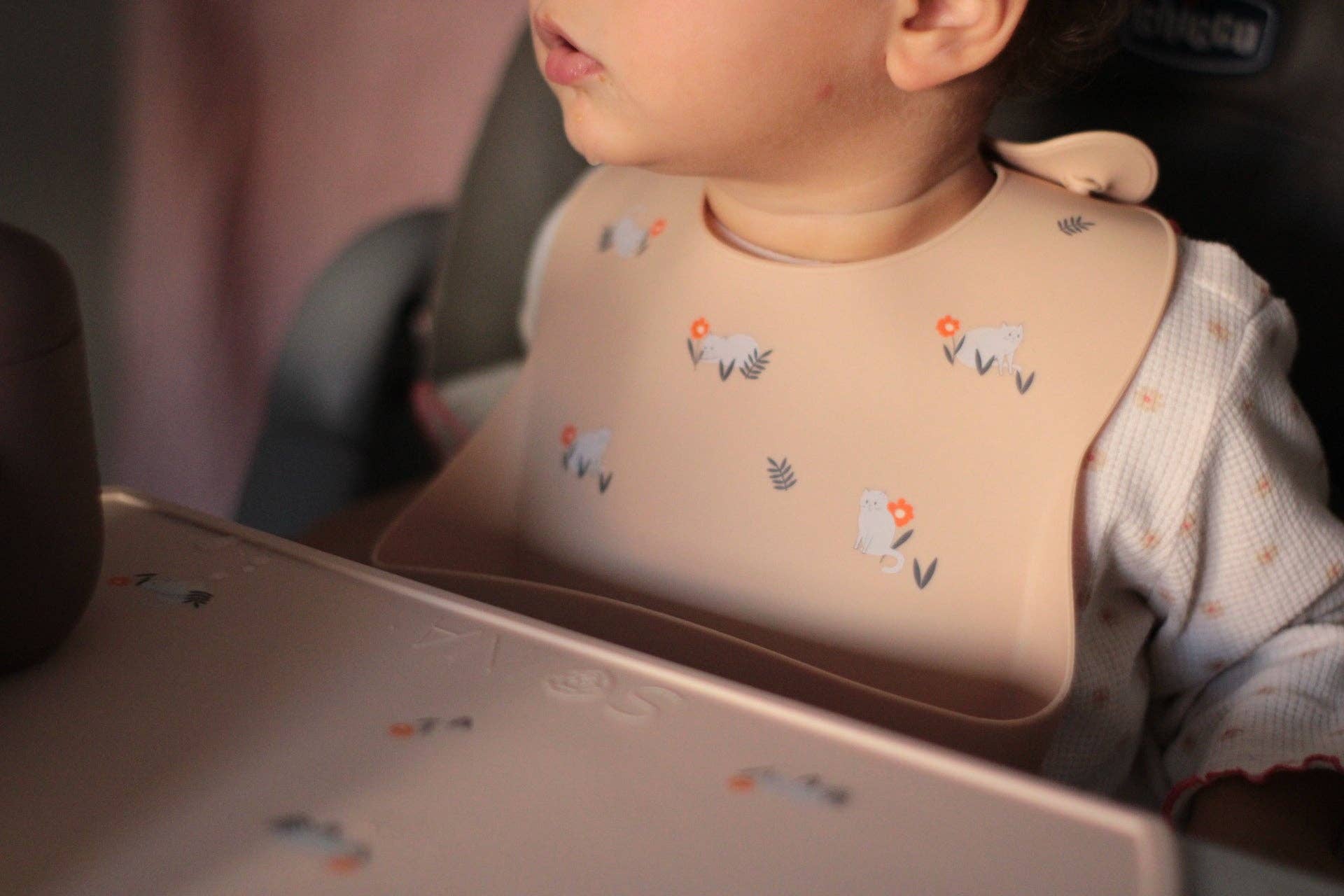 Soina – Engroshandel Ammekjole - Graviditet og barsel – Soina babymad sæt (hagesmæk, afvænningsske, Ina skål - kamel/kastanje)3