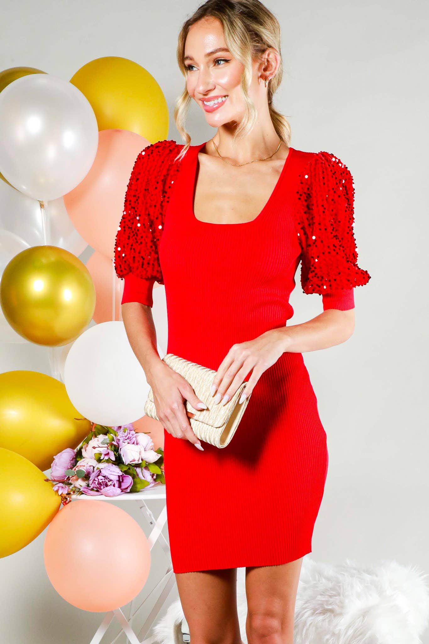 Vine & Love – Großhandel Kleid – Damen – Rippenstrick-Minikleid mit Pailletten-Details und Puffärmeln VD815231