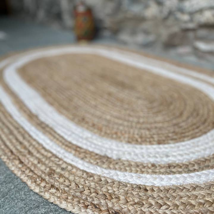 Second Nature Online – Großhandel Teppichvorleger – KHIDAKEE Ovaler natürlicher Jute-Teppich geflochten mit Elfenbein-Bordüre