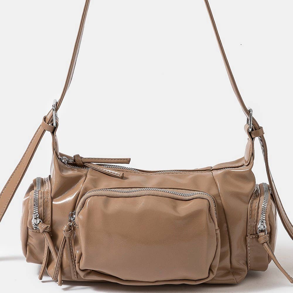 Collections by Fame Accessories – Engroshandel Crossbodytaske - Dame – Glansfuld læderhåndtaske med flere lommer9