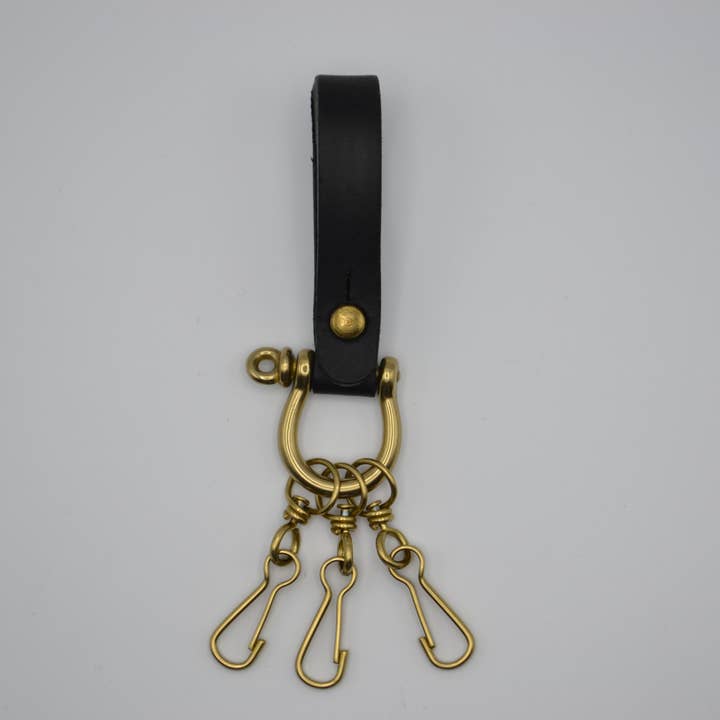 "KEEP BLACK" - KEYCHAIN FULL GRAIN VEGETAL TANNED LEATHER for wholesale by MAGIKFLEX