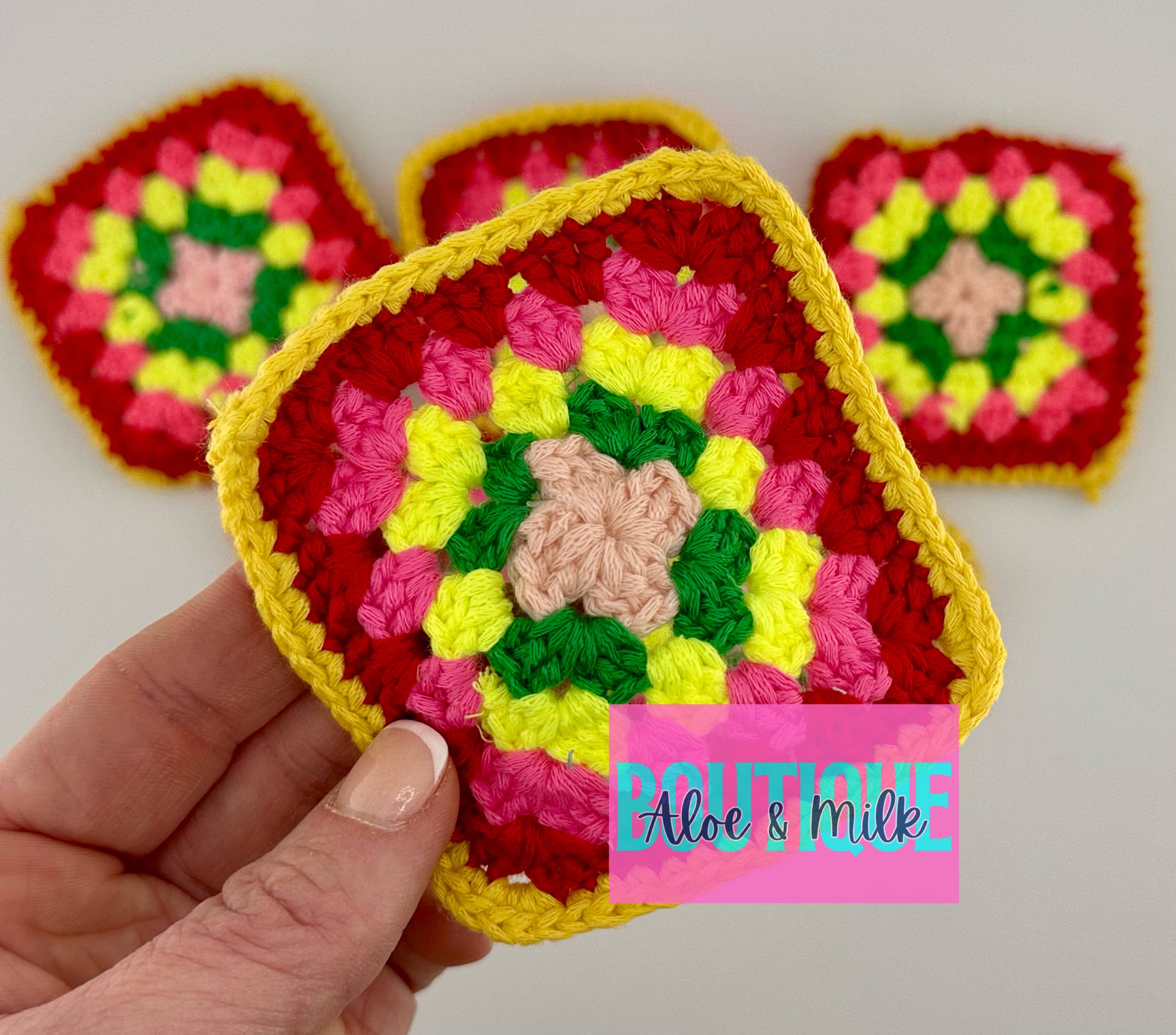 Aloe and Milk Boutique - Vendita all'ingrosso Toppe - Quadrato Granny all’Uncinetto, Cappellino Trucker con Quadrato Granny12