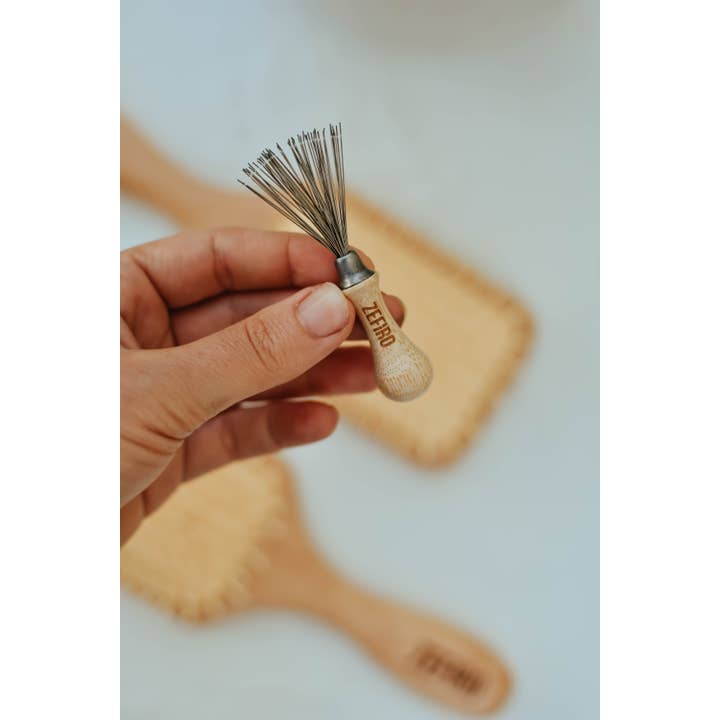Zefiro - Wholesale Hair Brush/Comb - Hairbrush cleaning tool1