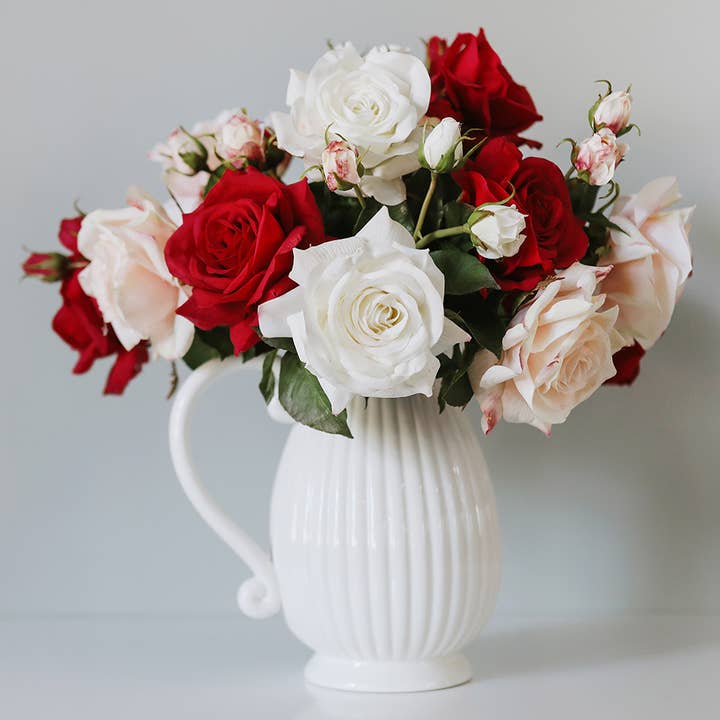 Prestige Botanicals - Venta al por mayor Flores artificiales - Rosa blanca Real Touch Prestige de 56 cm3