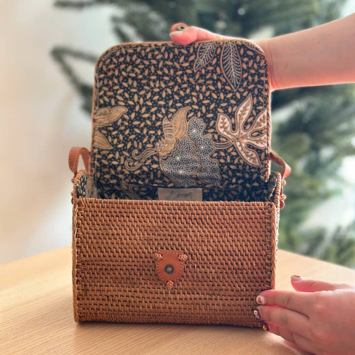 Ganapati - Wholesale Crossbody Bag - Women's - Bali Rattan Crossbody Bag - Joey