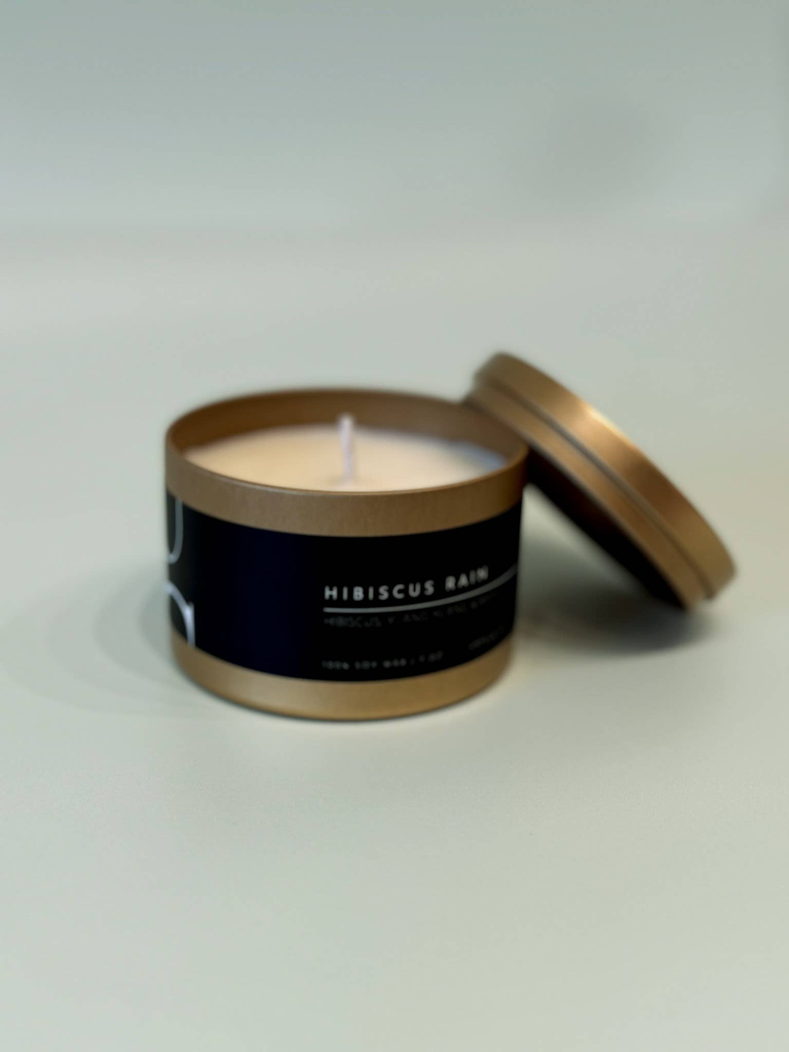 Unplug Soy Candles - Vente Bougies de voyage - Bougie en boîte de voyage en étain doré mat11