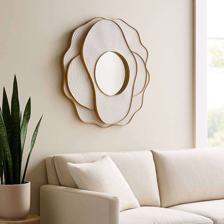 Miroir mural - Fleur épanouie en bois ivoire superposée, 39 po. pour la vente par Elevarre