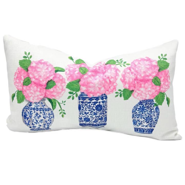 Coussin Lombaire Vases Chinoiserie Hortensias Roses pour la vente par Rachel Brooks Design, LLC