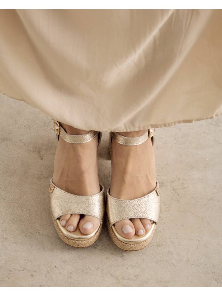 POPA - Wholesale Platform Heels - Women's - Daira Gold Laminated Galaxy Sandal1