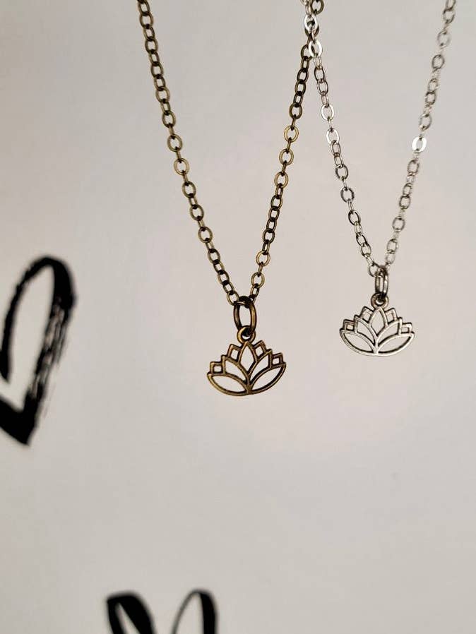 Collana di Loto per la vendita all'ingrosso da parte di Tumbled Earth Inc.